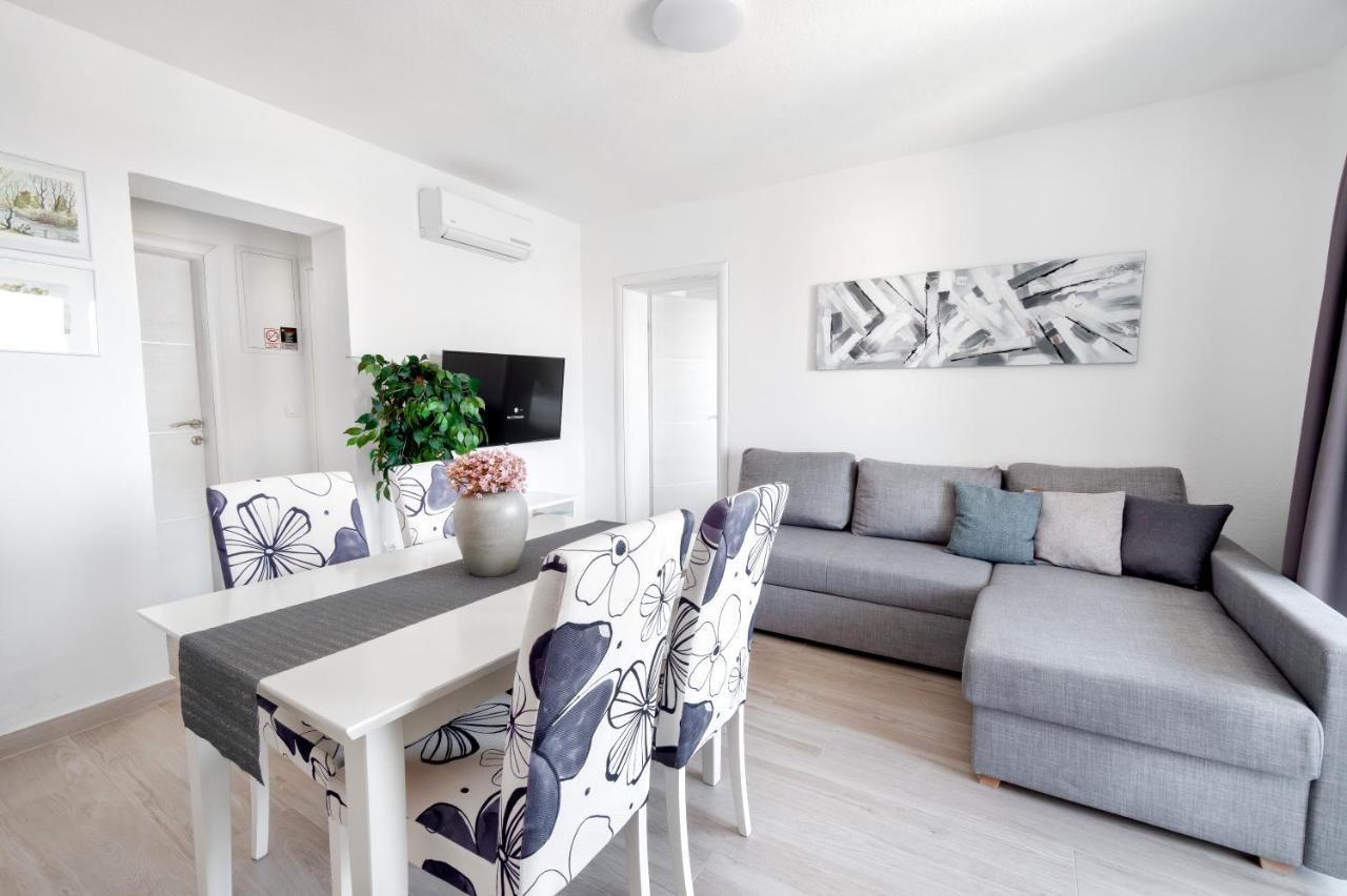 Apartments And Rooms Vuleta, Close To The Beach ماكارسكا المظهر الخارجي الصورة