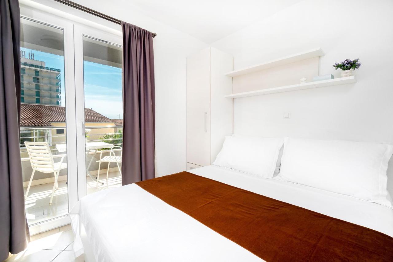 Apartments And Rooms Vuleta, Close To The Beach ماكارسكا الغرفة الصورة