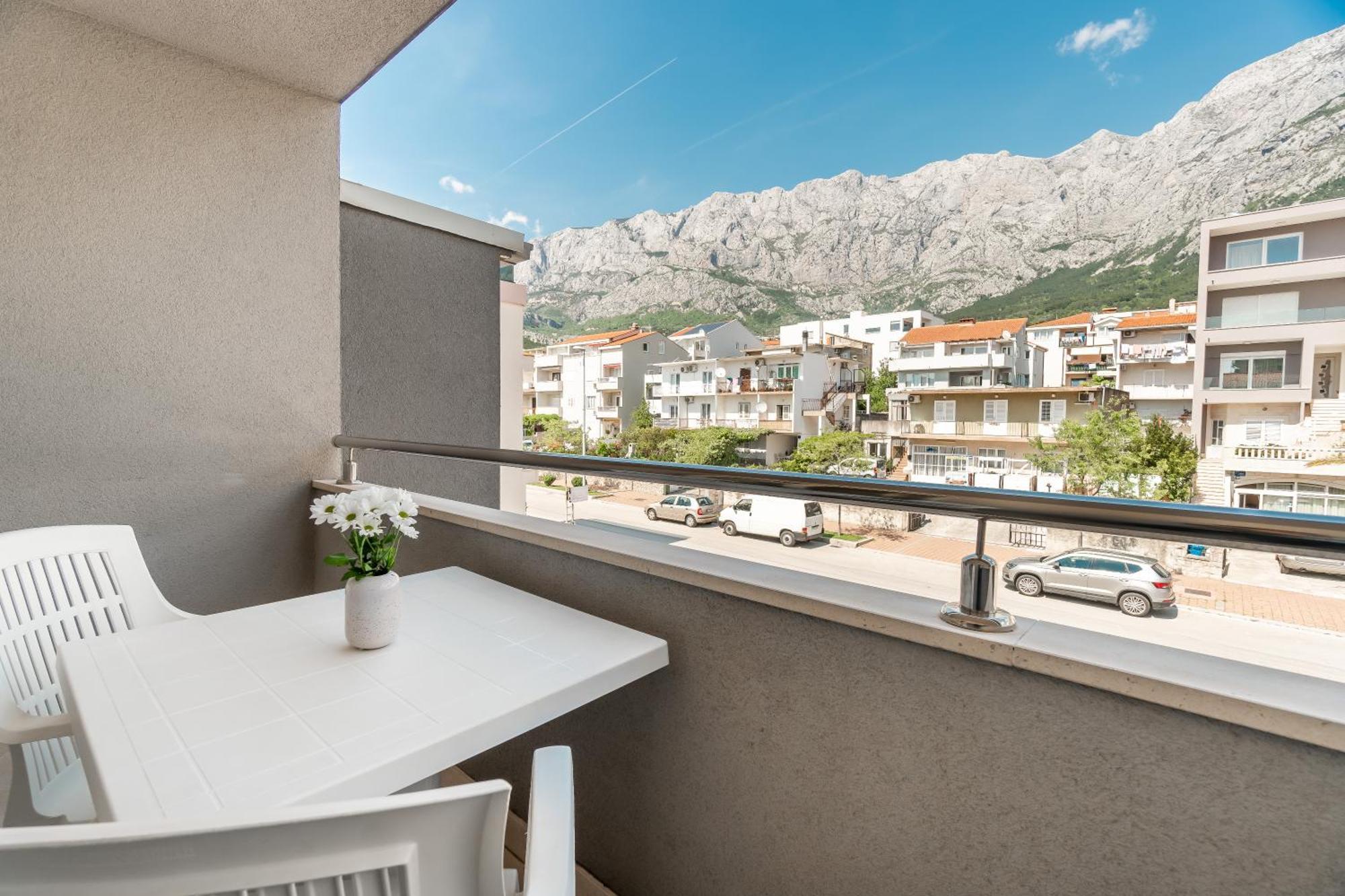 Apartments And Rooms Vuleta, Close To The Beach ماكارسكا الغرفة الصورة