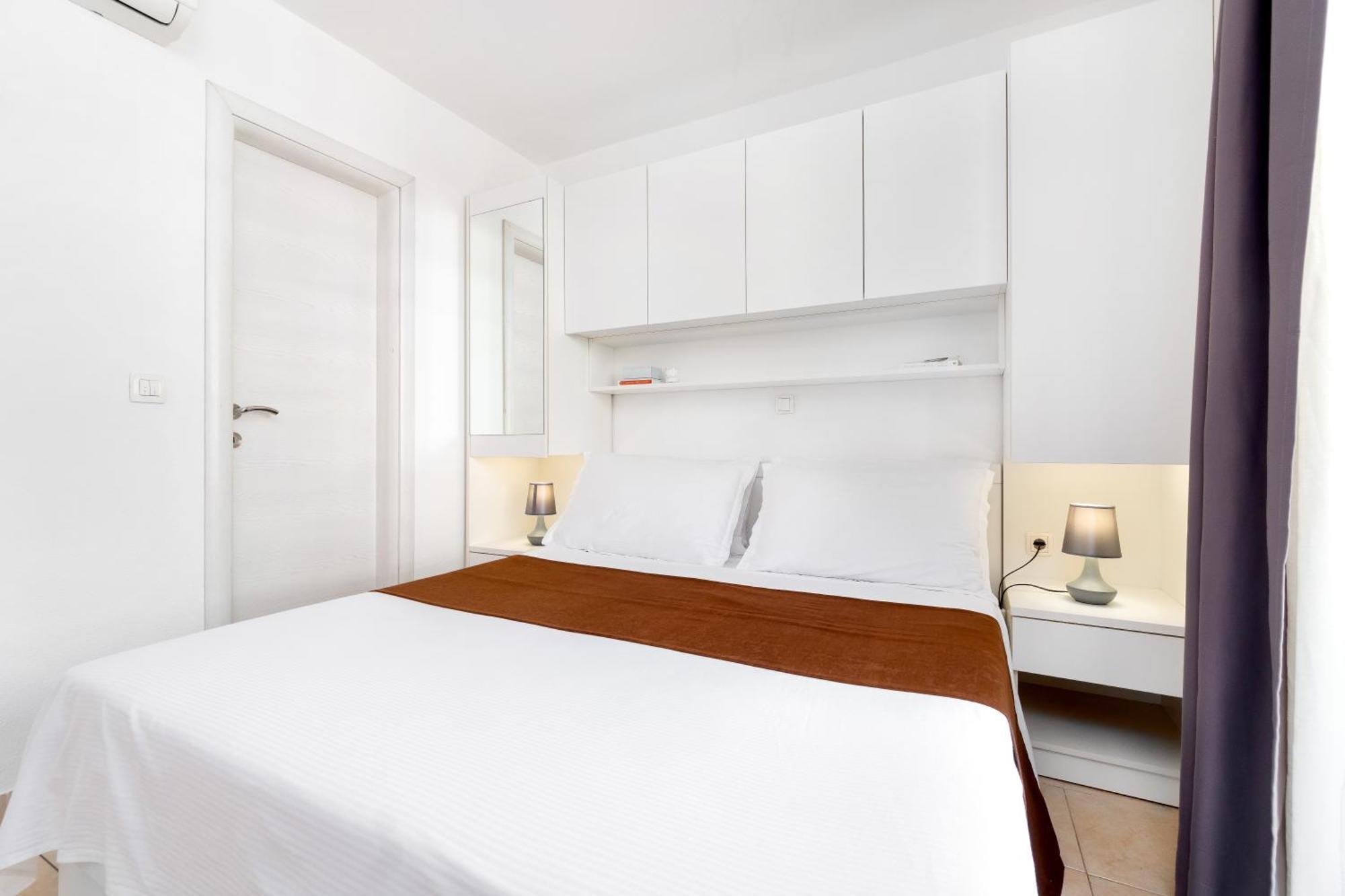 Apartments And Rooms Vuleta, Close To The Beach ماكارسكا الغرفة الصورة