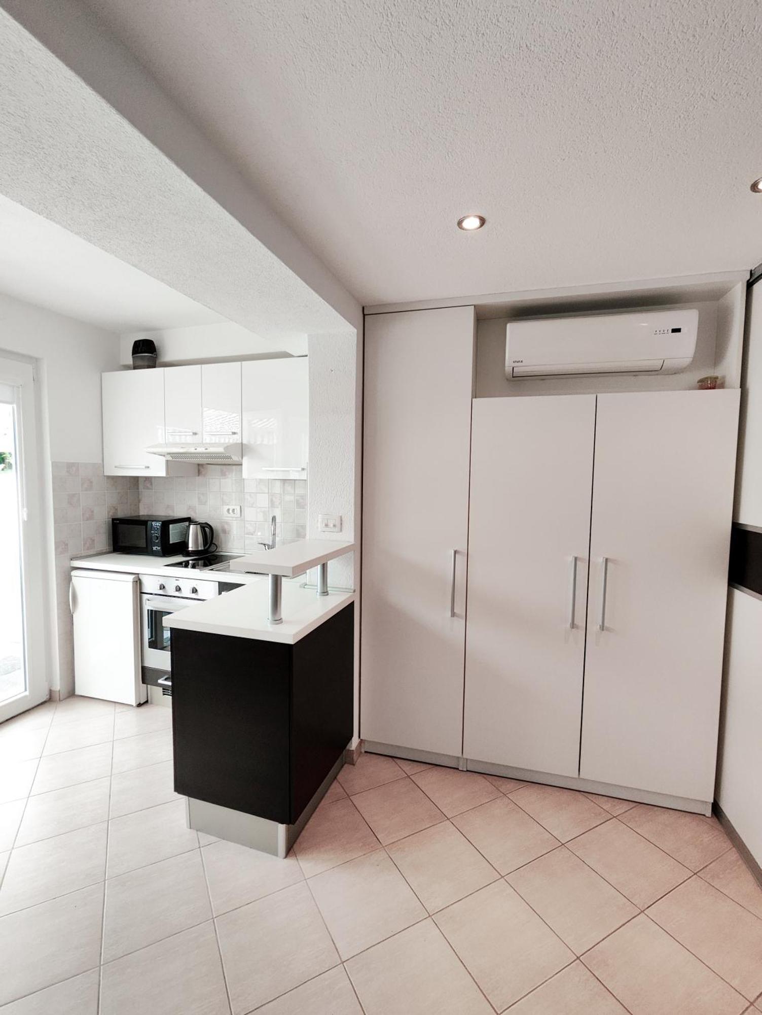 Apartments And Rooms Vuleta, Close To The Beach ماكارسكا الغرفة الصورة