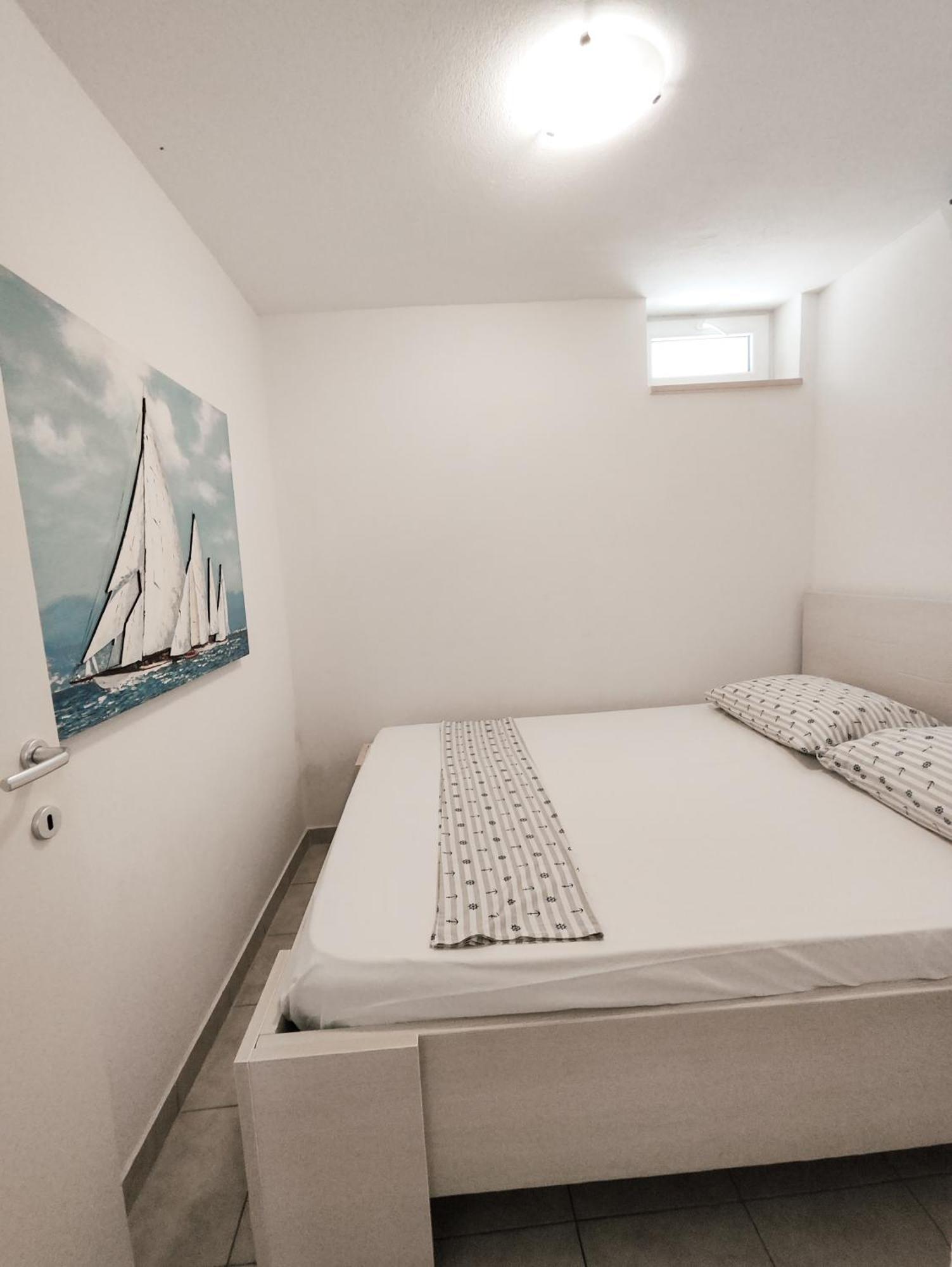 Apartments And Rooms Vuleta, Close To The Beach ماكارسكا الغرفة الصورة
