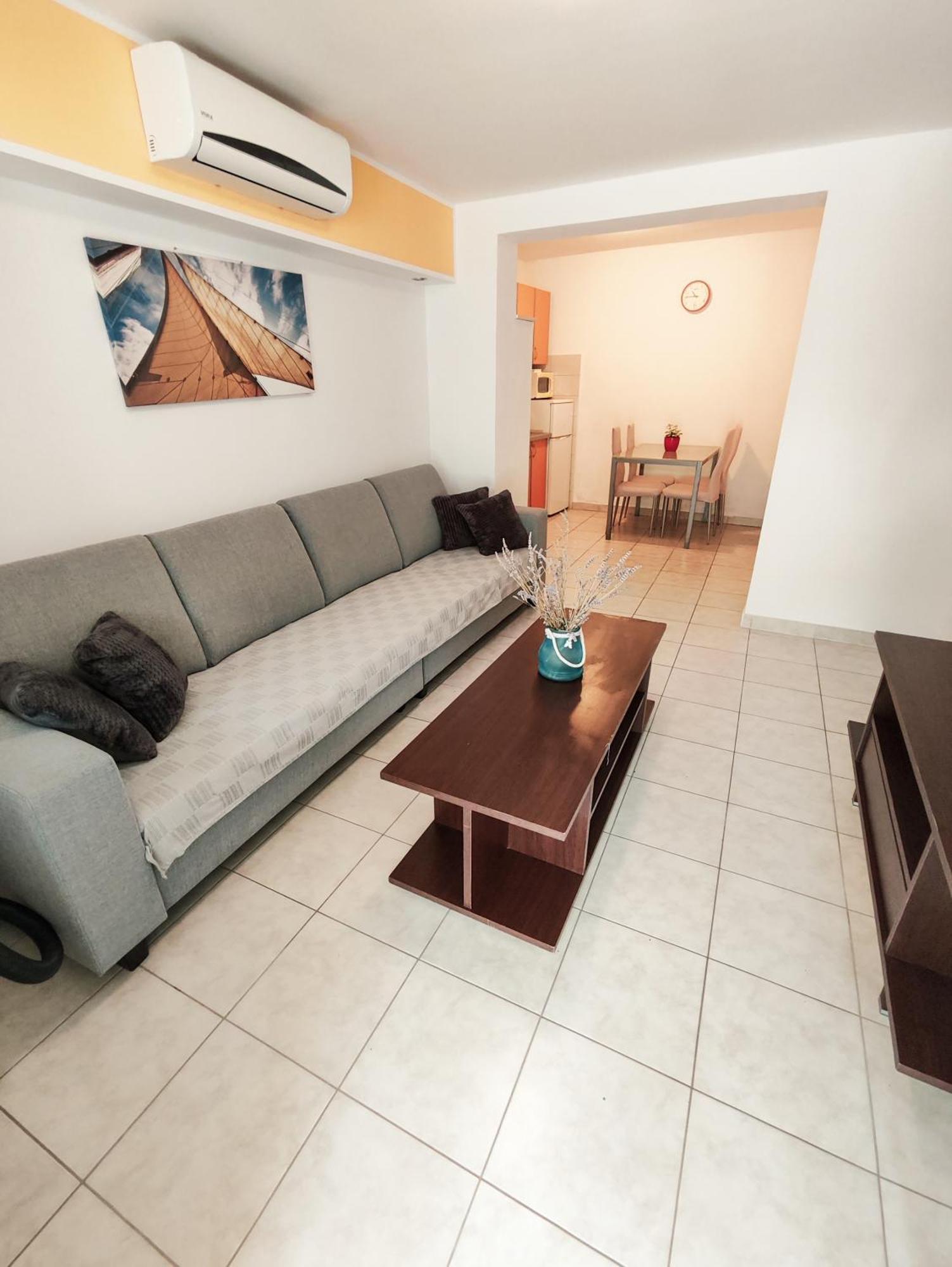 Apartments And Rooms Vuleta, Close To The Beach ماكارسكا الغرفة الصورة