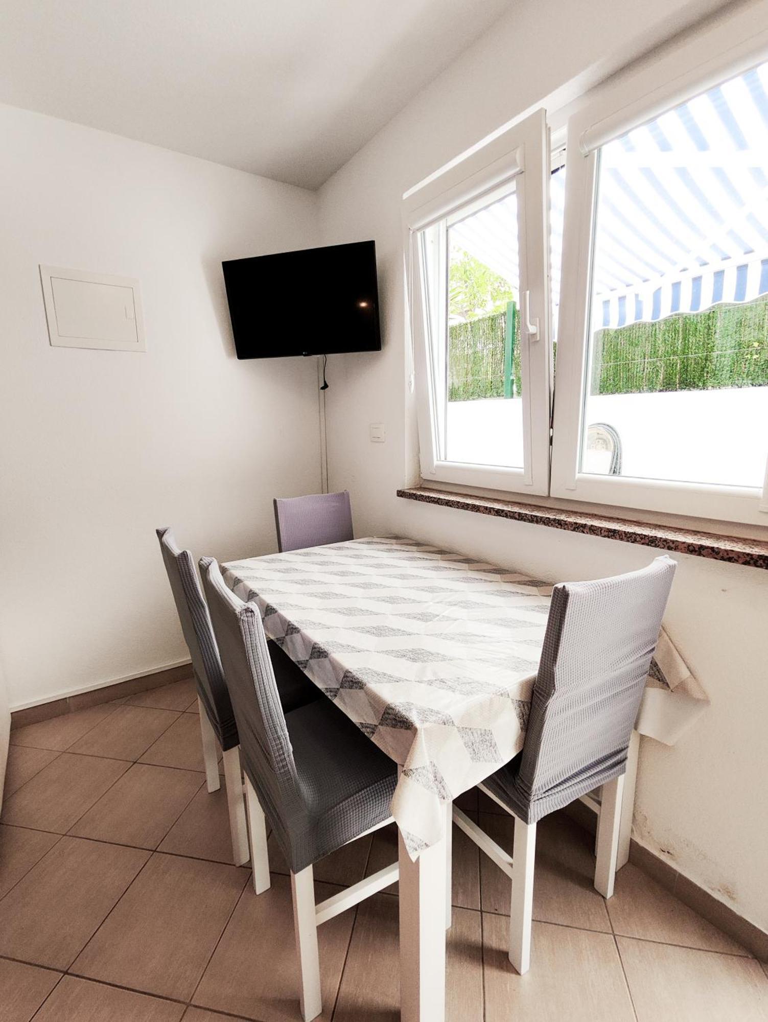 Apartments And Rooms Vuleta, Close To The Beach ماكارسكا الغرفة الصورة