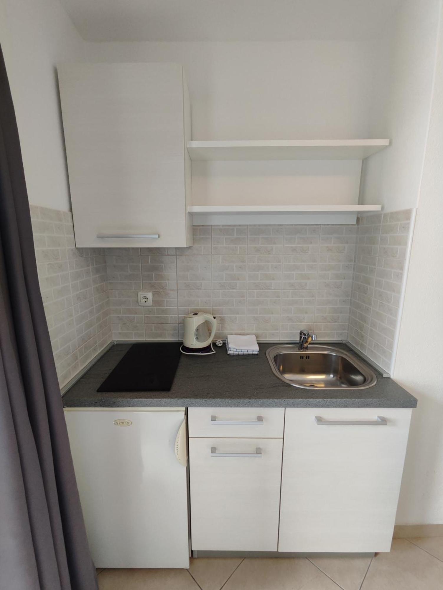Apartments And Rooms Vuleta, Close To The Beach ماكارسكا الغرفة الصورة