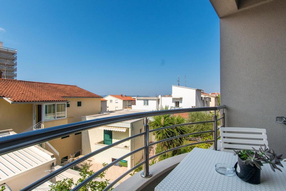 Apartments And Rooms Vuleta, Close To The Beach ماكارسكا الغرفة الصورة