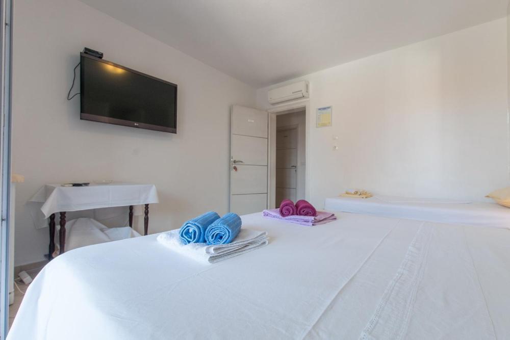 Apartments And Rooms Vuleta, Close To The Beach ماكارسكا الغرفة الصورة